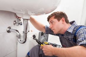 Signs that your bathroom plumbing needs repairs